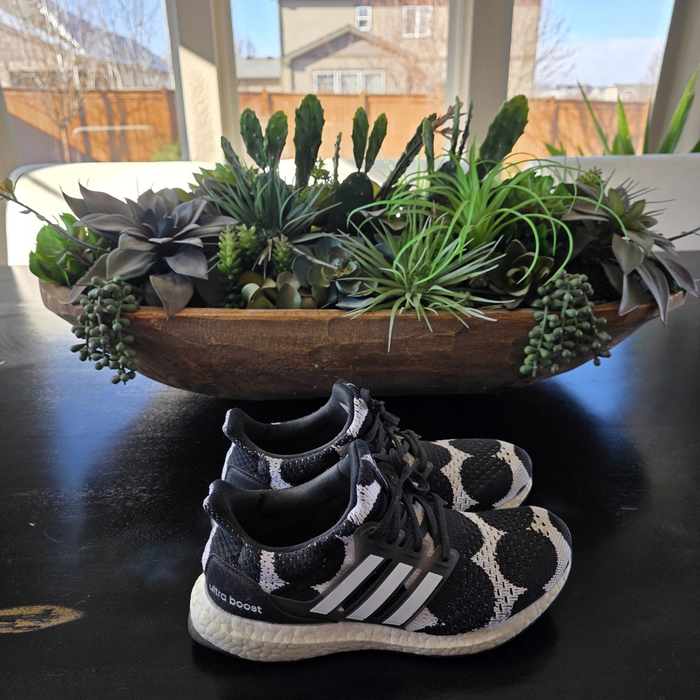 Womens Adidas Black and White Athletic Shoes Size 7.5